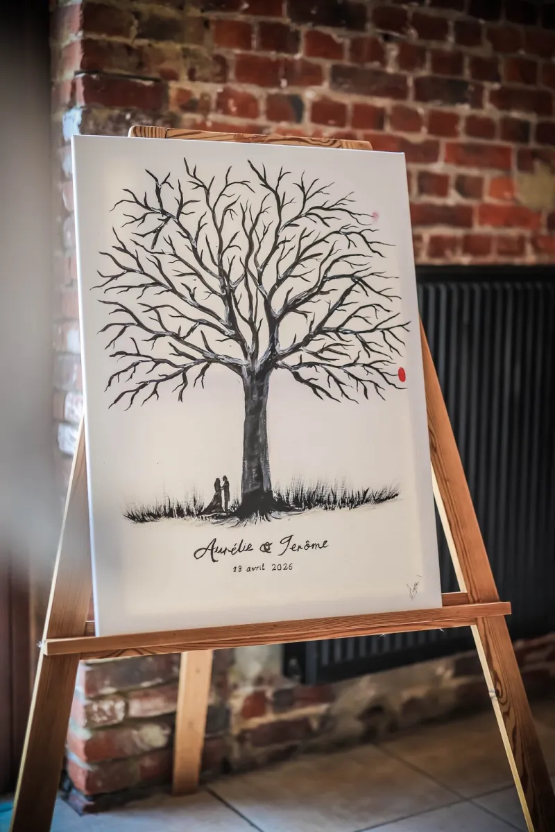 Arbre à empreintes des invités — cérémonie laïque champêtre d'Aurélie & Jérôme