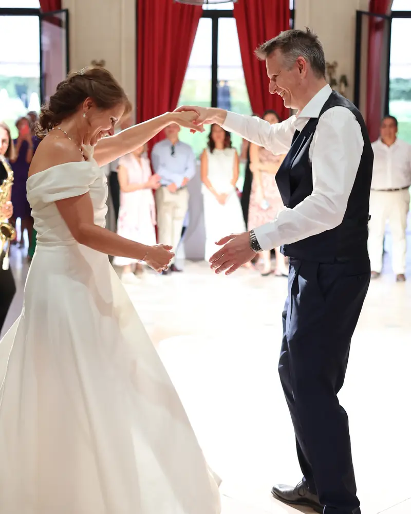 First dance: the groom twirls the bride, guests gathered in a circle around them (photo by Vally Photography)