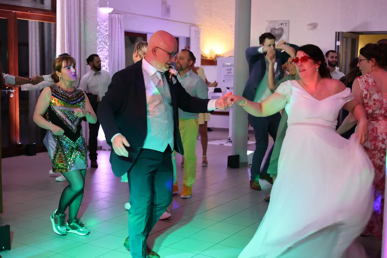 Sur la piste, la robe qui tourne
