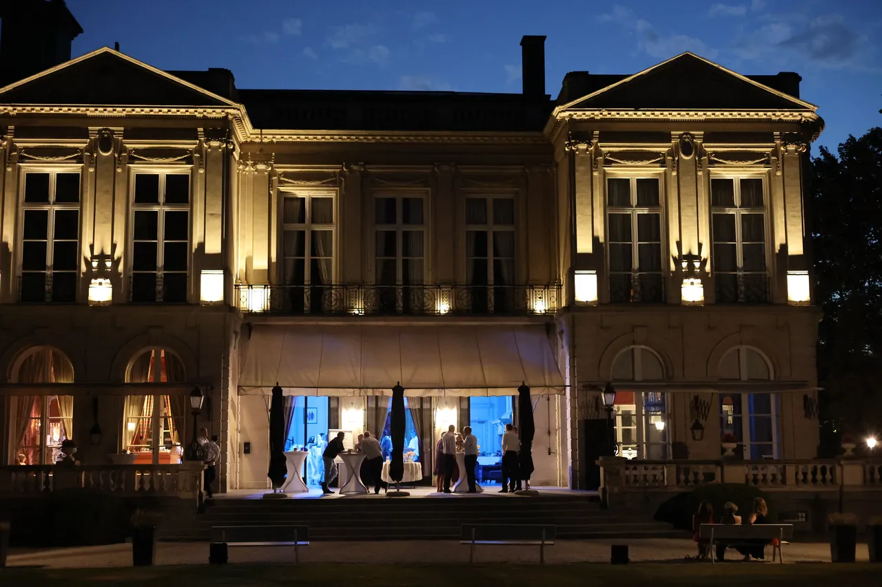 Le château illuminé à l'heure bleue