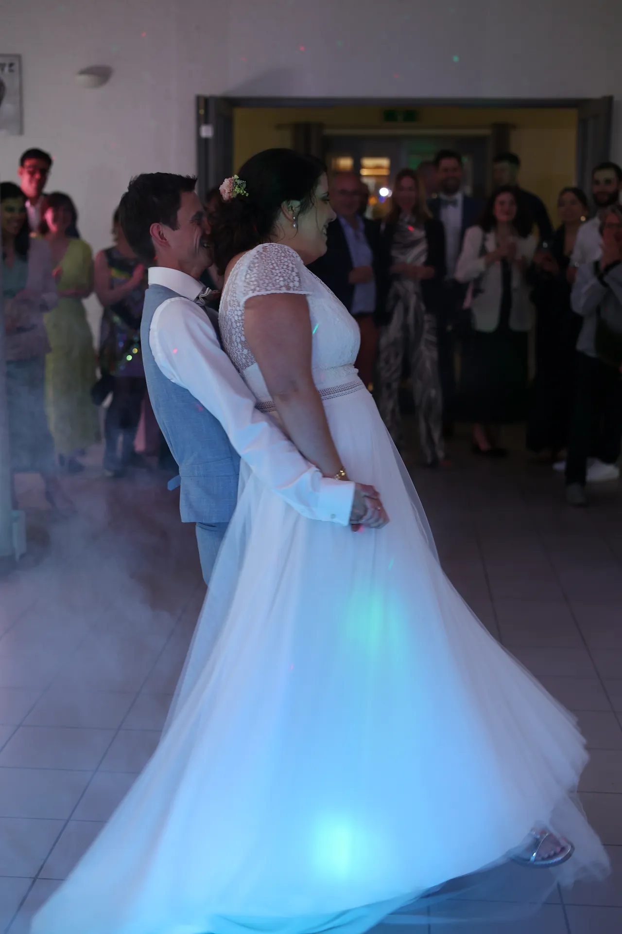La robe qui tourne dans la fumée